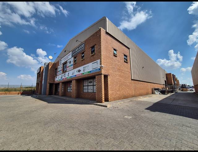 1,112M² WAREHOUSE TO LET IN AIRPORT PARK